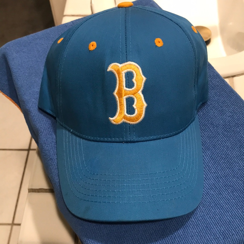 UCLA Bruin’s used hat good used conditions adjustable strap